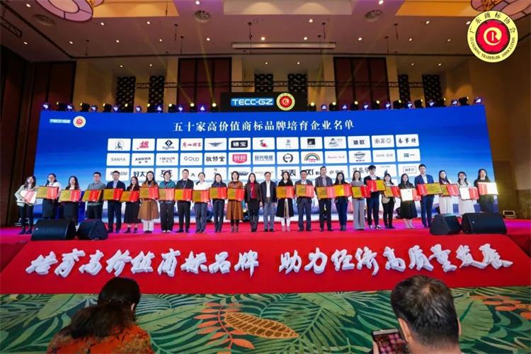 年度品牌影响力企业！秋葵视频官网家具集团揽获多项重磅大奖！